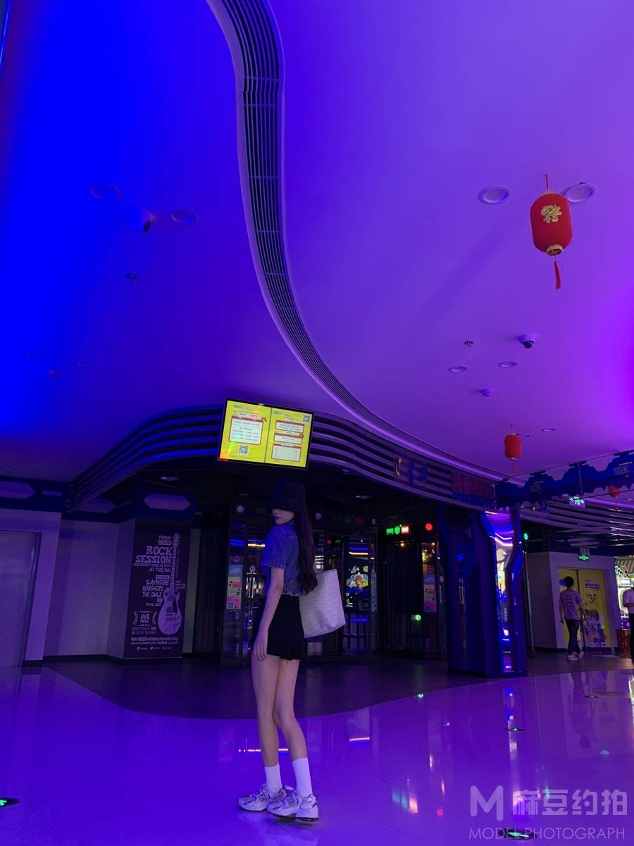 情绪模特