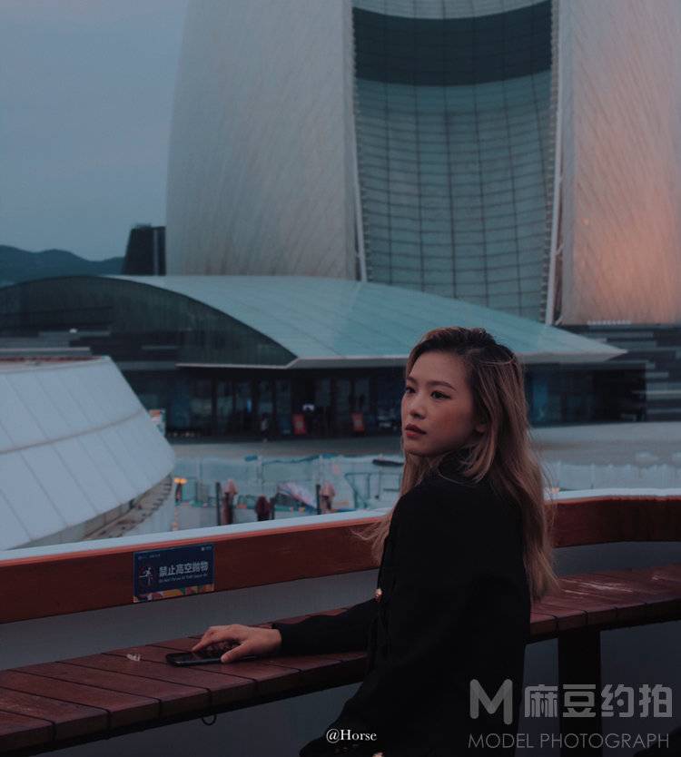 情绪模特