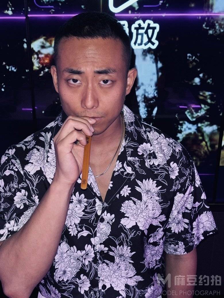 情绪模特