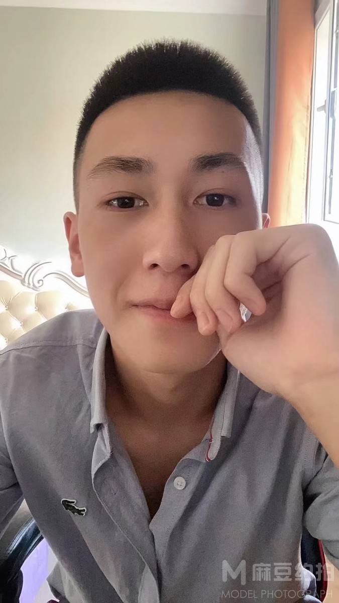 黑白模特