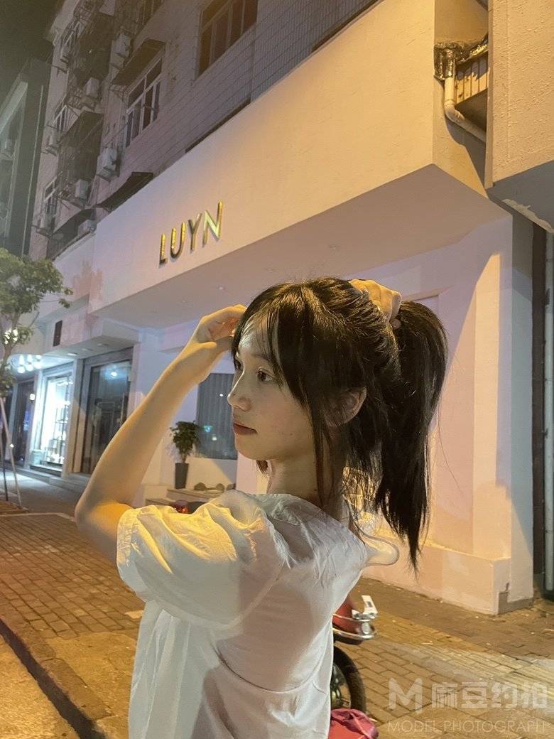 校园模特