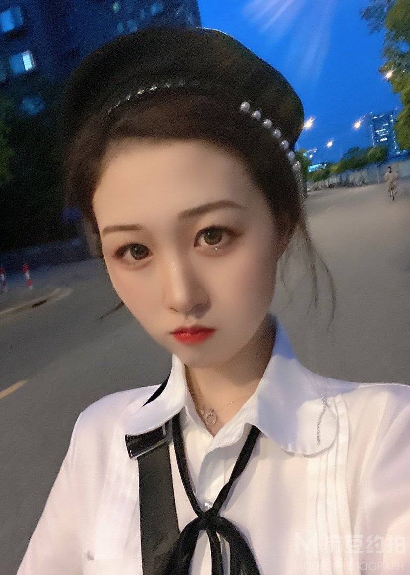 黑白模特