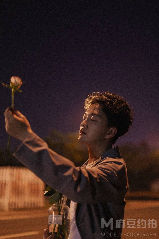 情绪模特