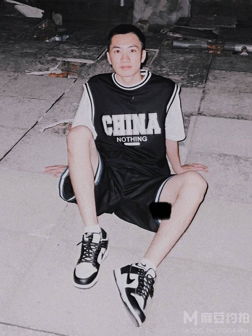 黑白模特