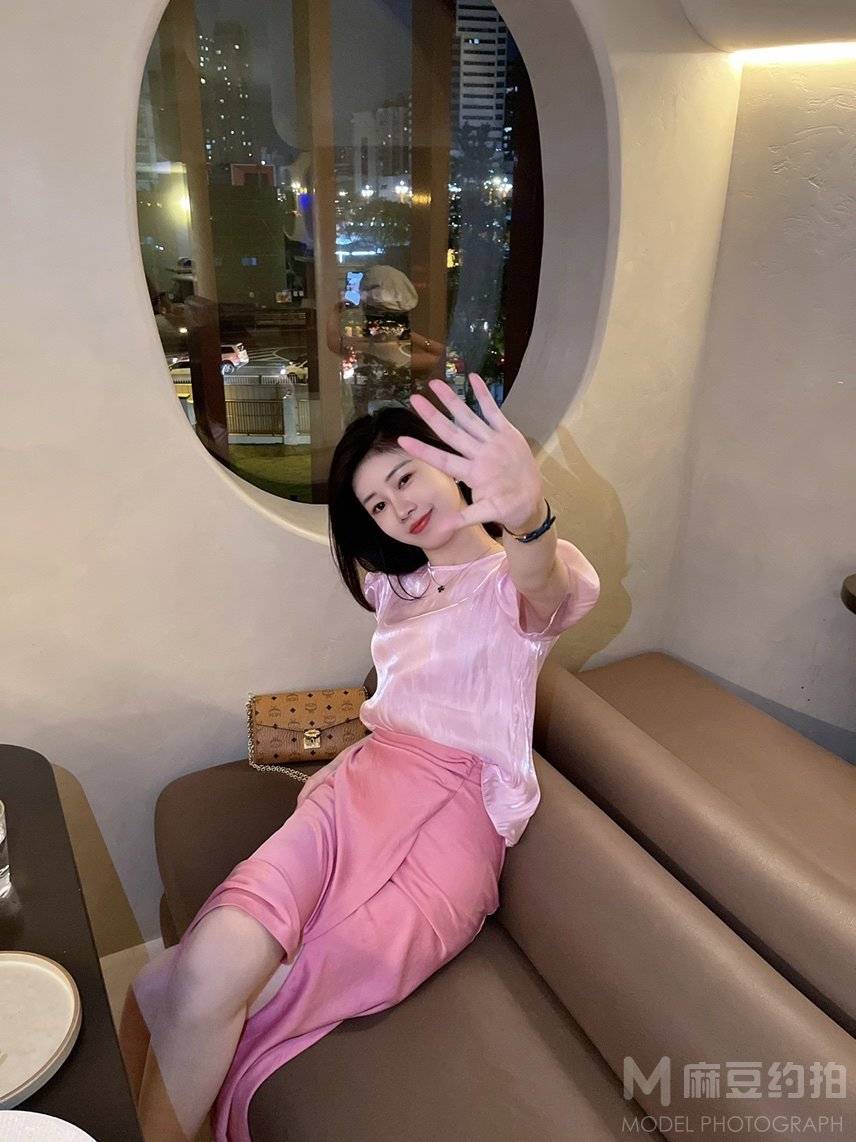 黑白模特