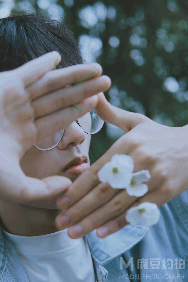 情绪模特
