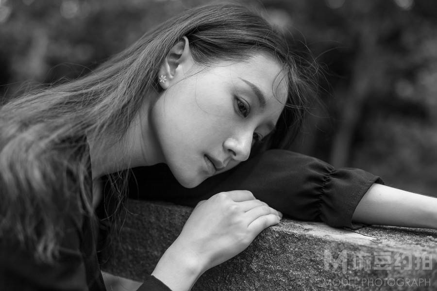 黑白模特