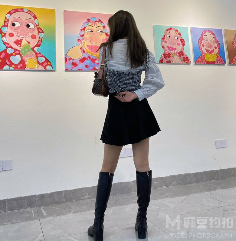 情绪模特