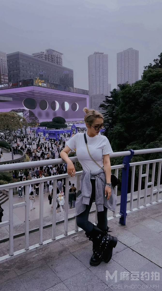 情绪模特