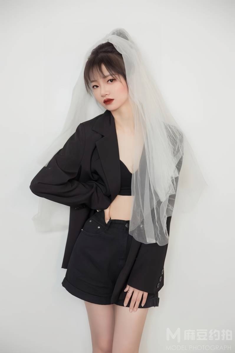 黑白模特
