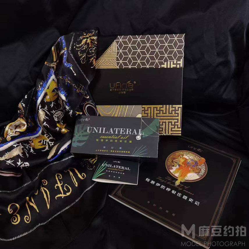 黑白模特
