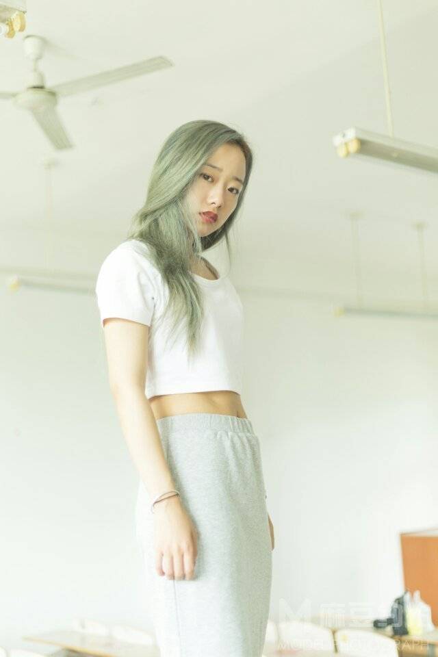 情绪模特