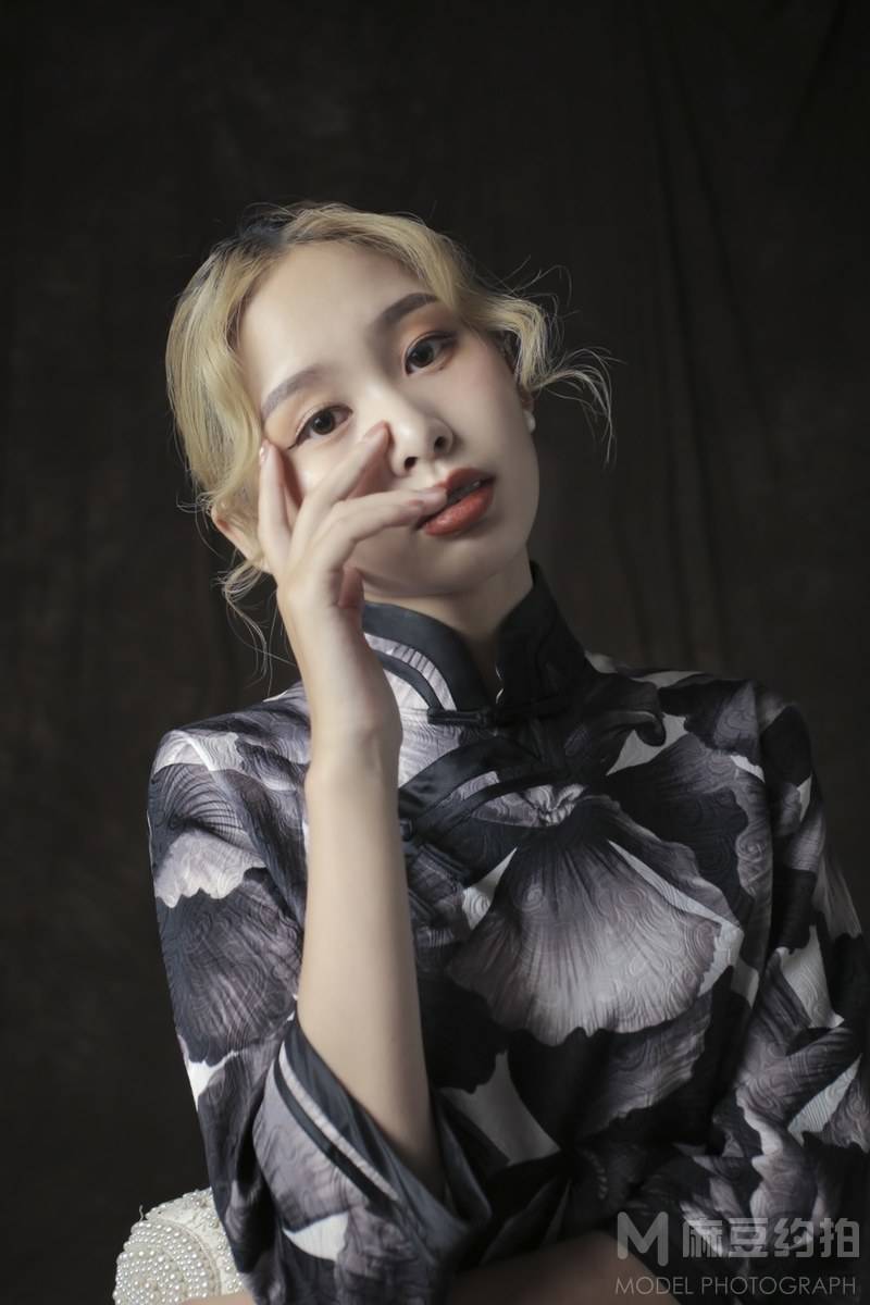 情绪模特