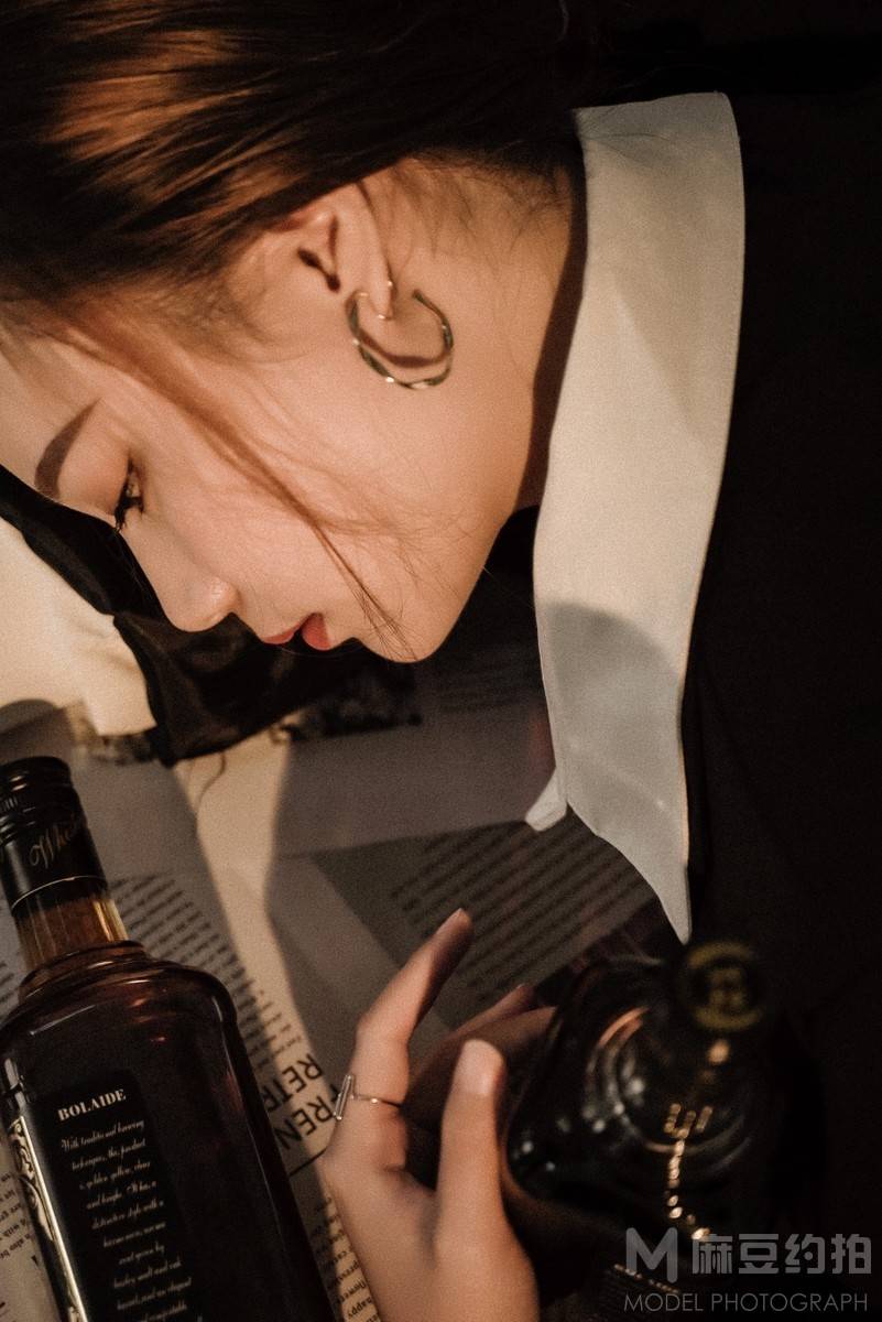 情绪模特