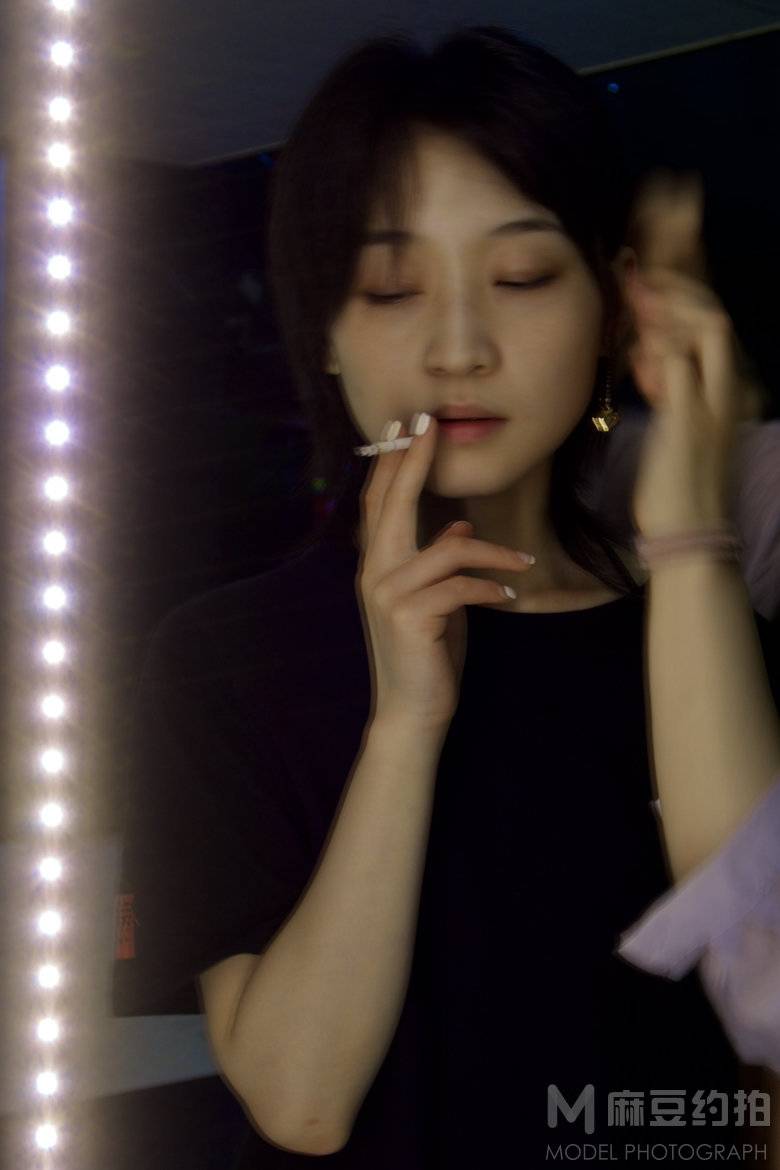 情绪模特