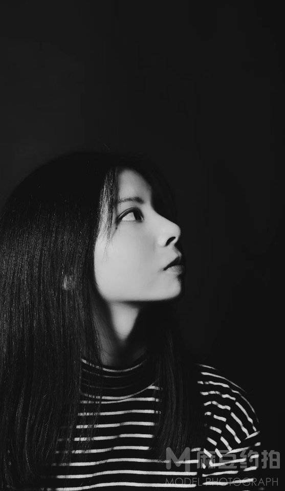 黑白模特