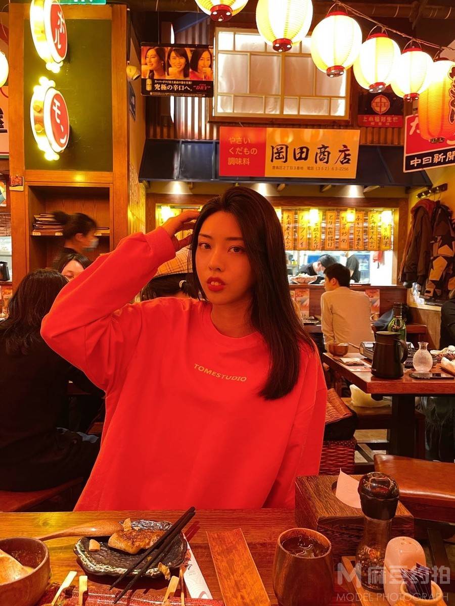 情绪模特