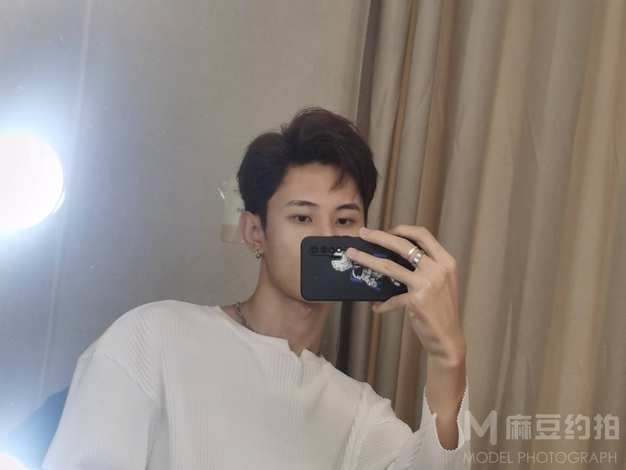 黑白模特