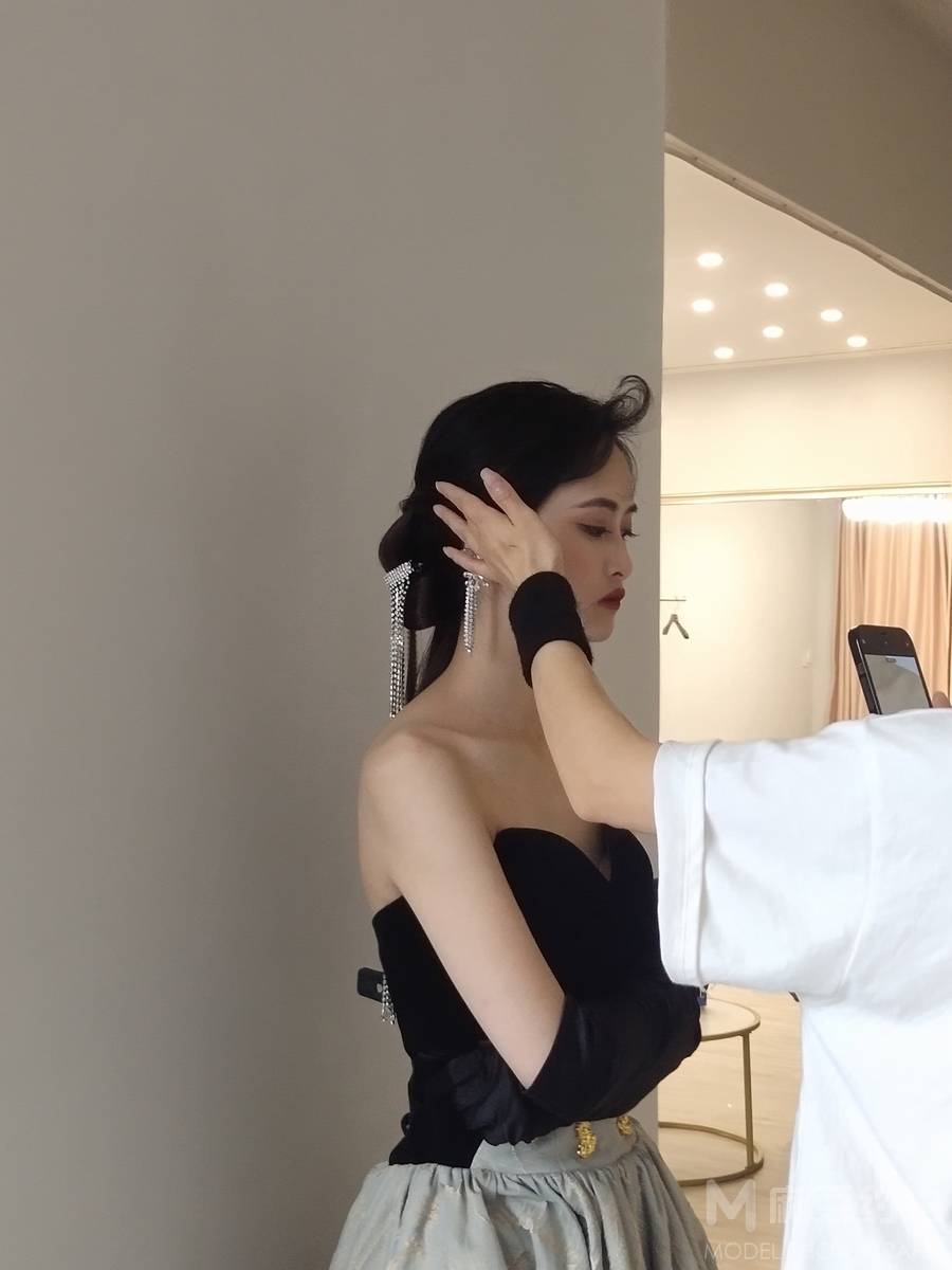 情绪模特