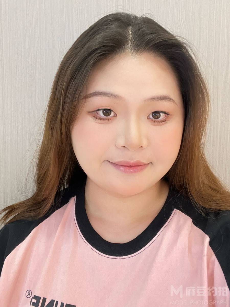 妆容模特