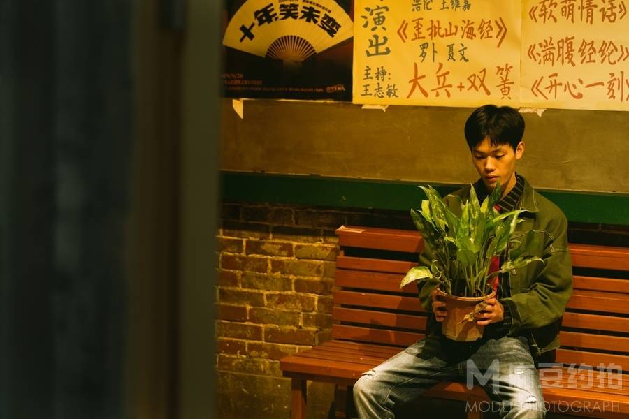 情绪模特