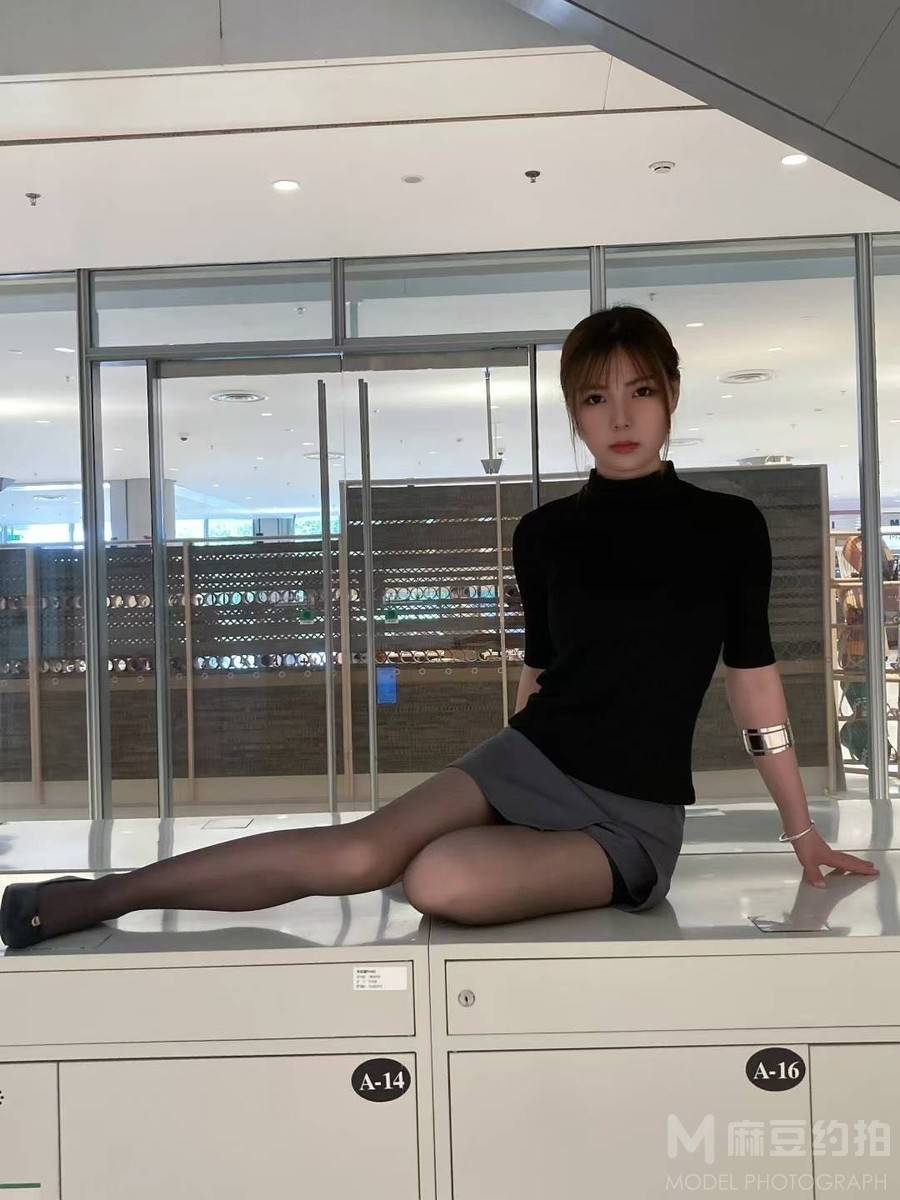 黑白模特