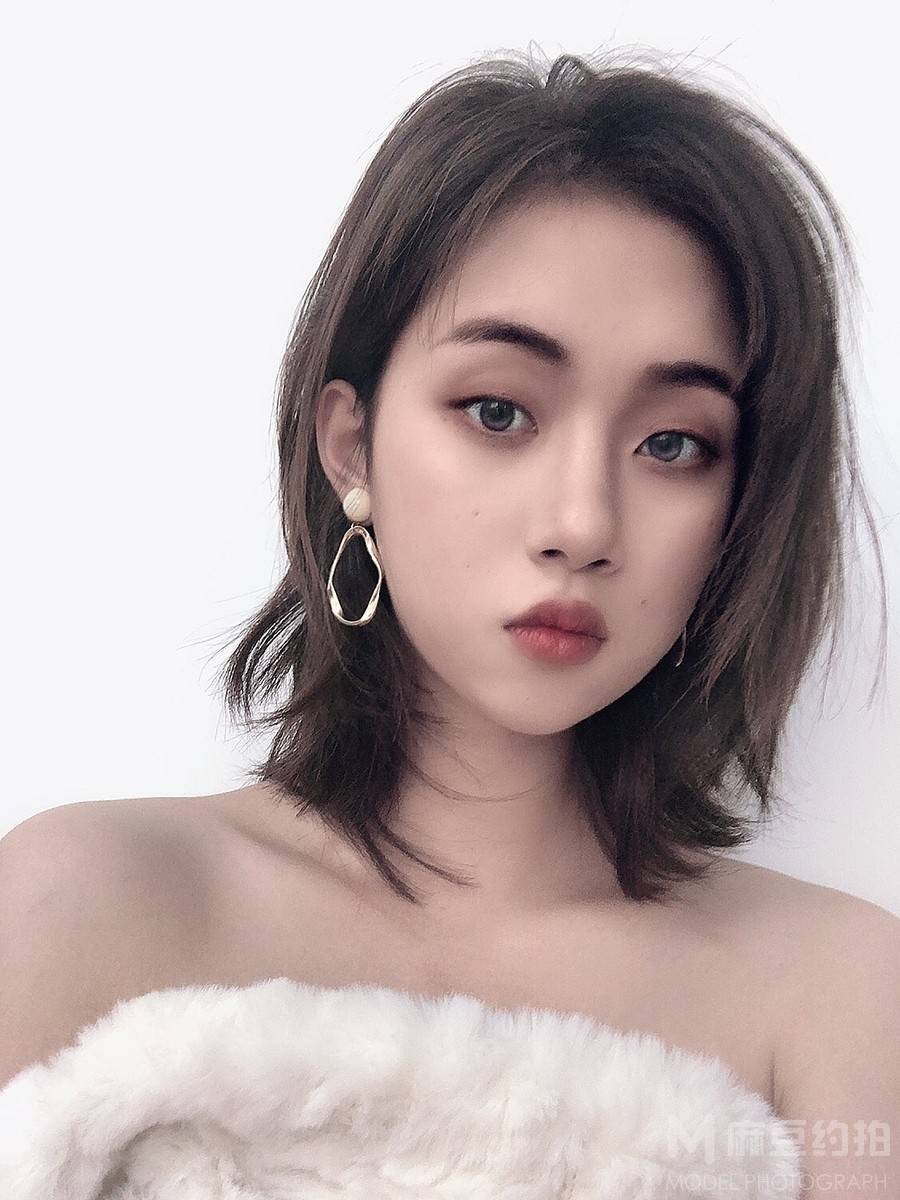 黑白模特