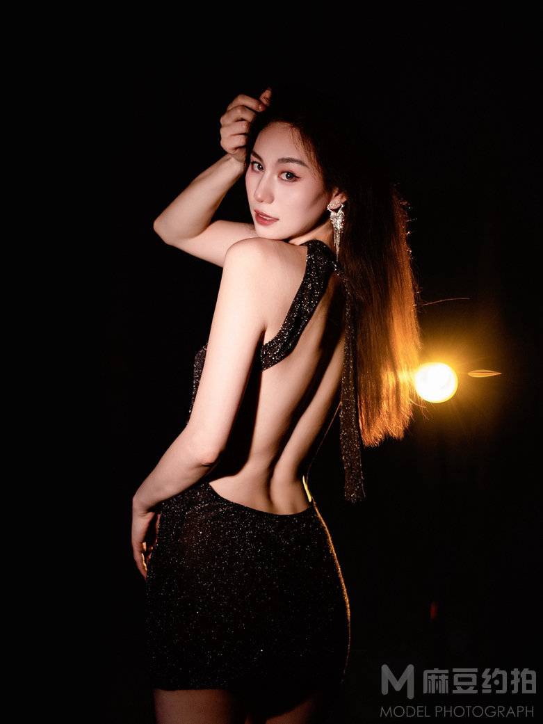 黑白模特