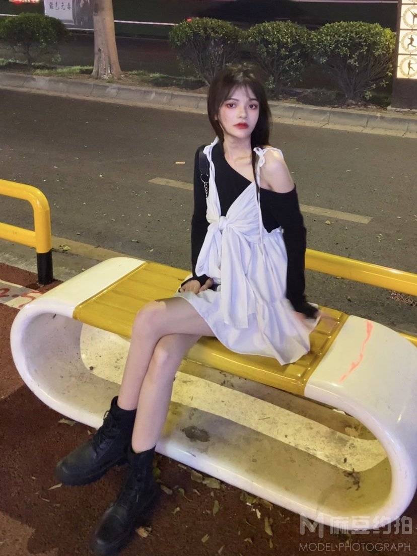 黑白模特