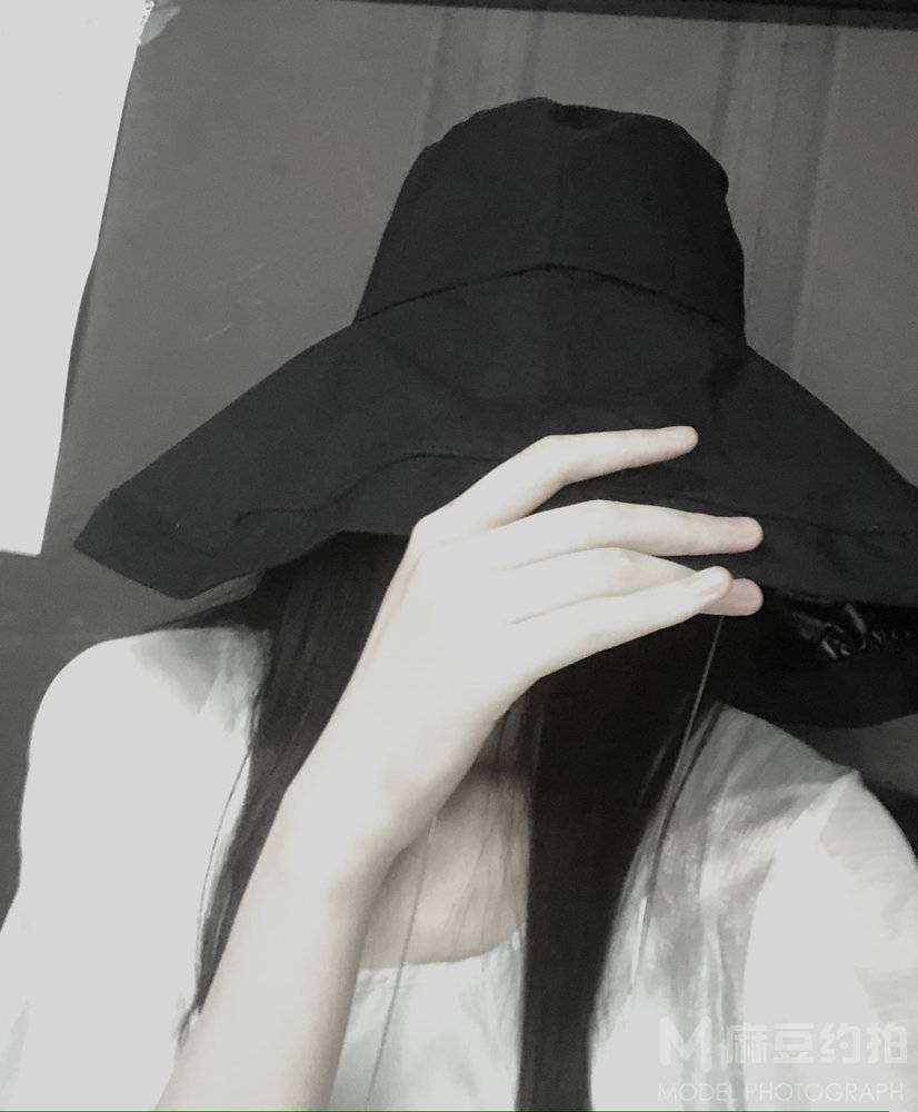 黑白模特