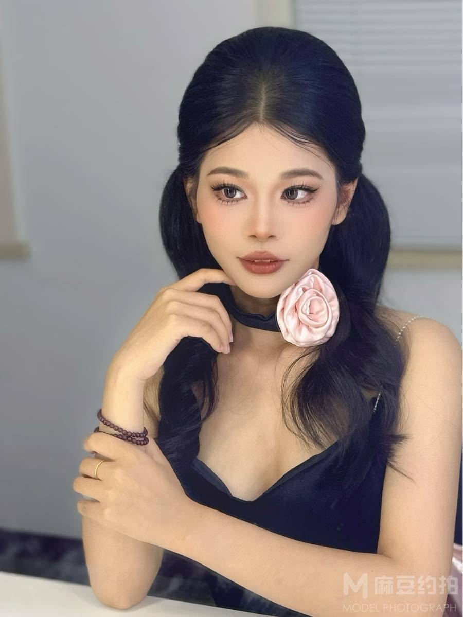 妆容模特