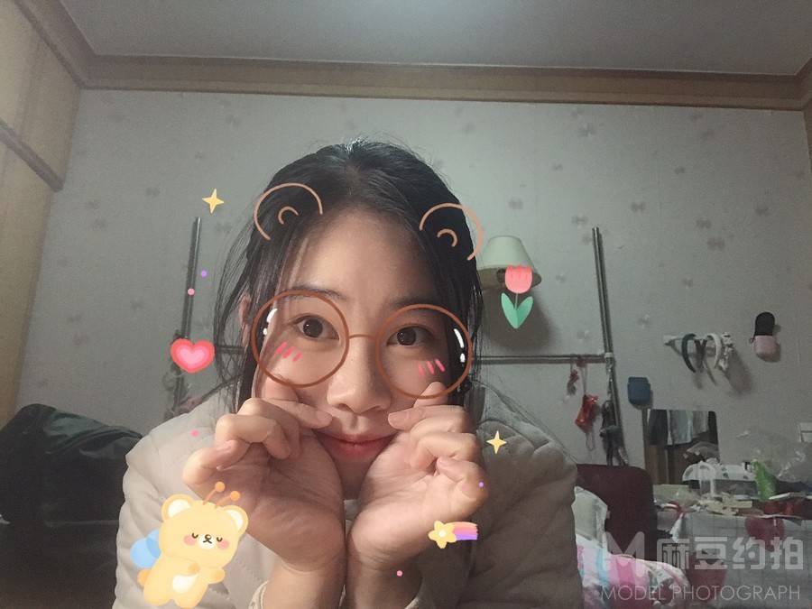 情绪模特