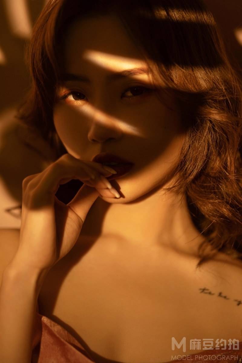 黑白模特