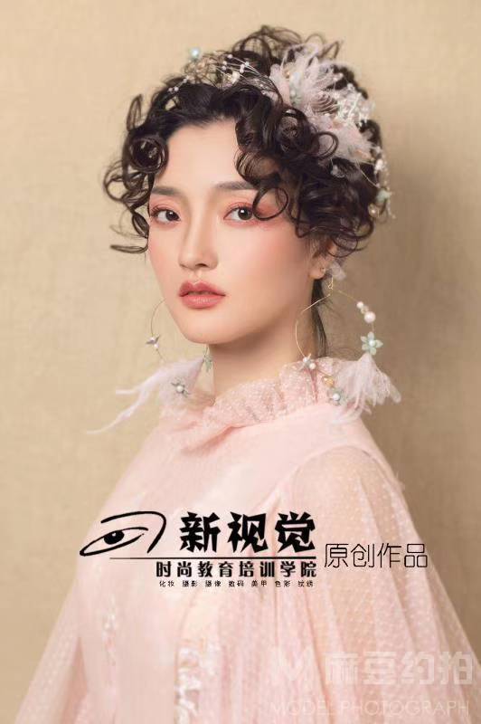 妆容模特