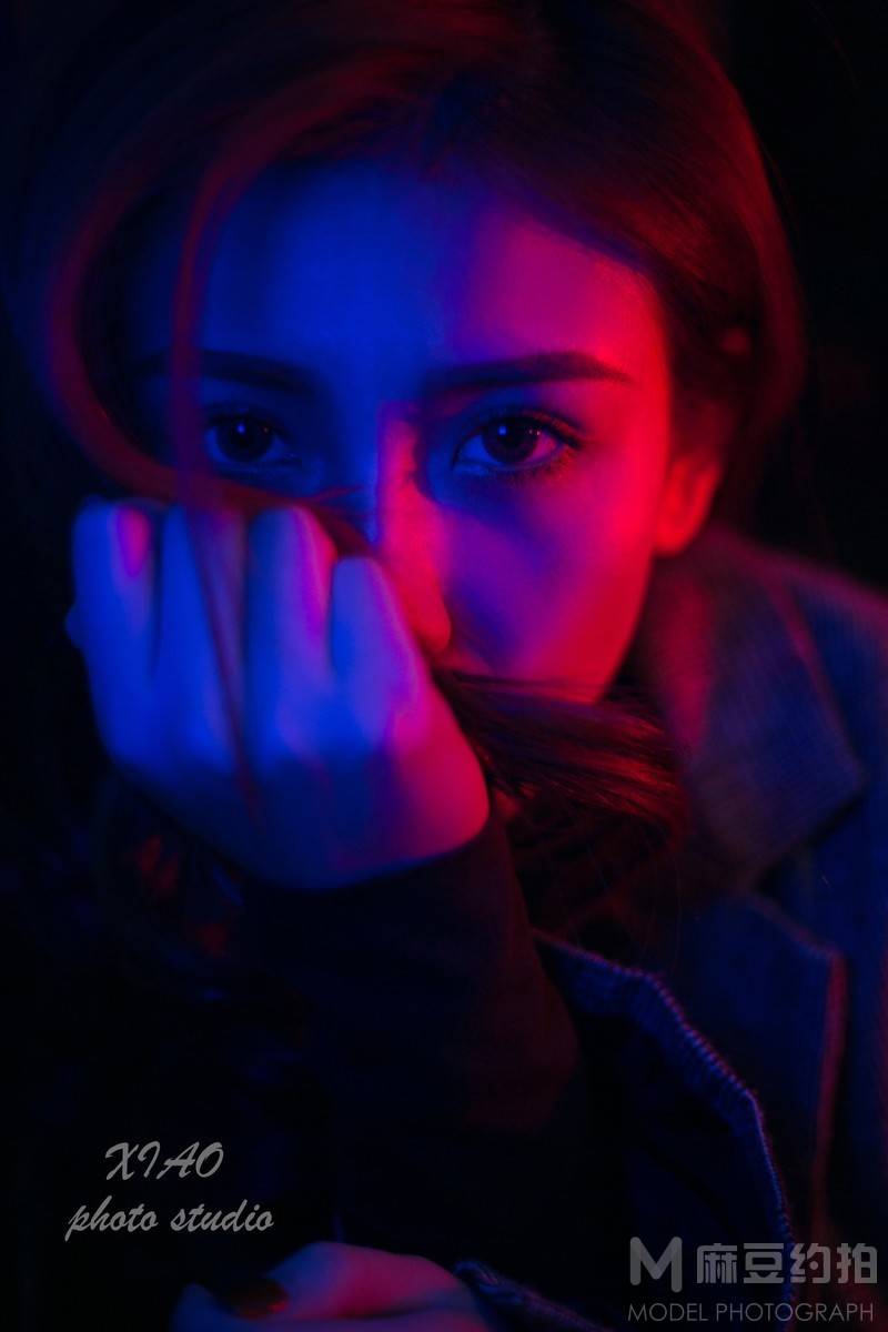 情绪模特