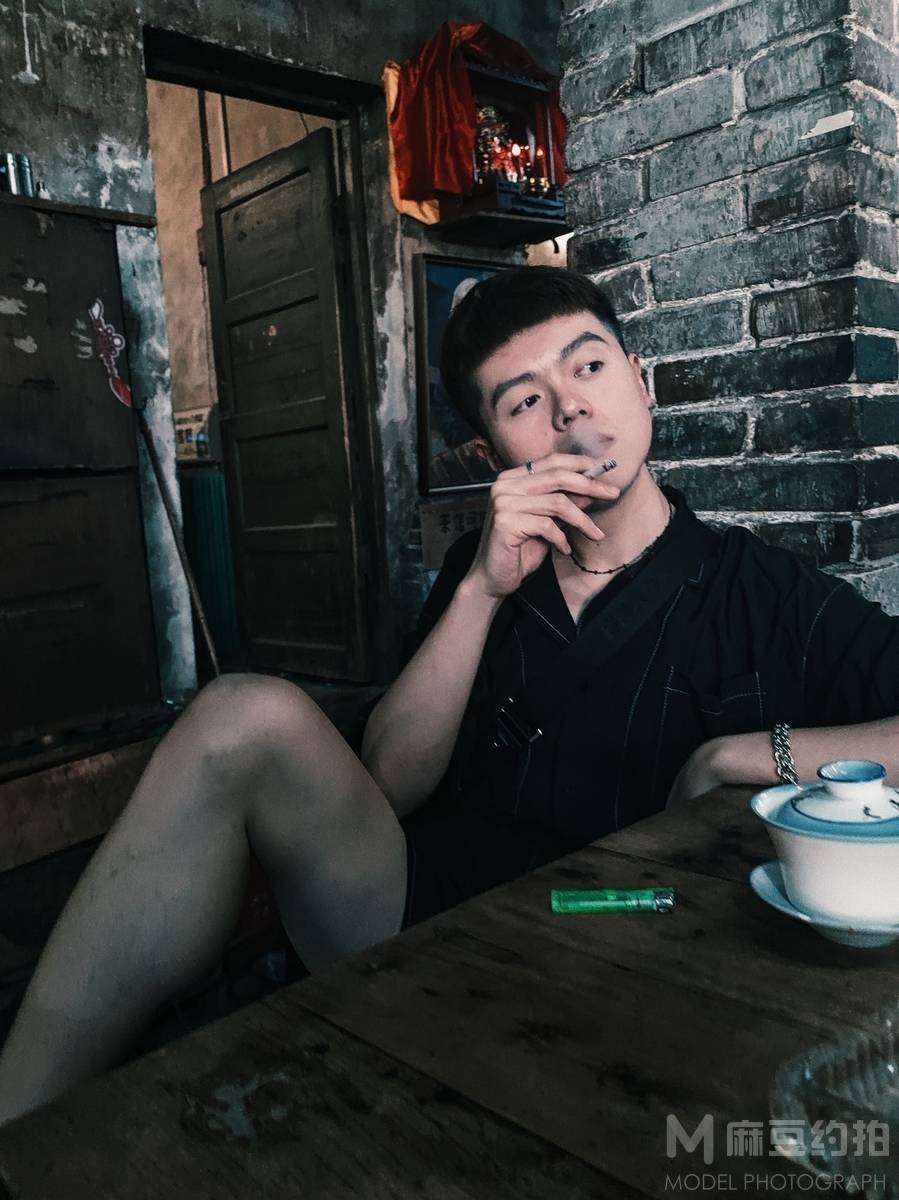 情绪模特