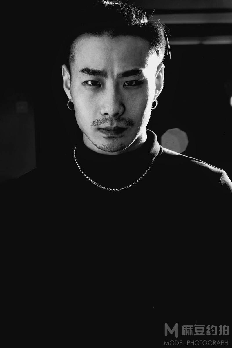 黑白模特