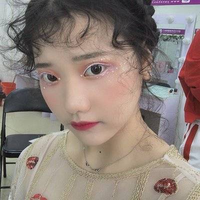 妆容模特