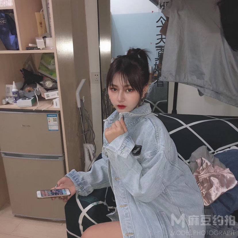 黑白模特