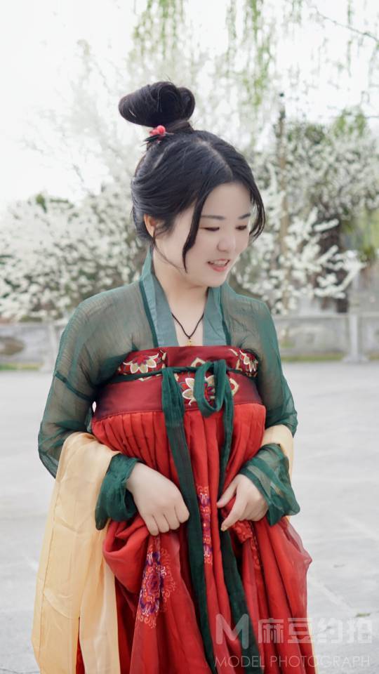 汉服模特
