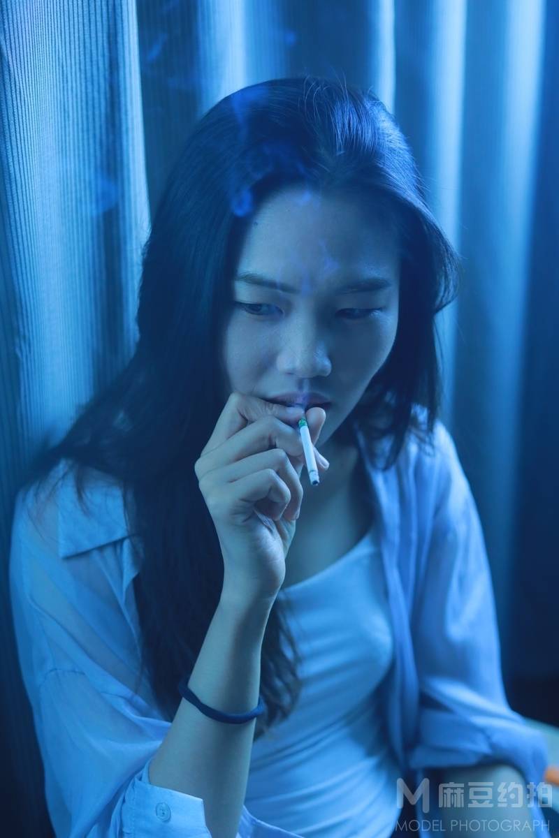 情绪模特