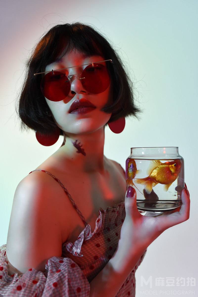 情绪模特