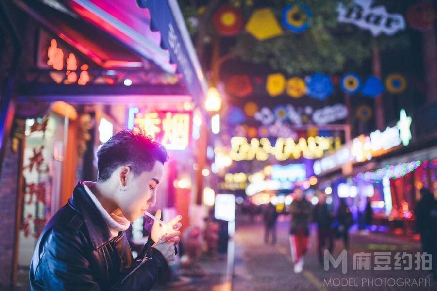 情绪模特
