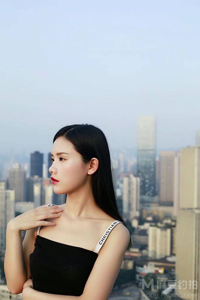 黑白模特