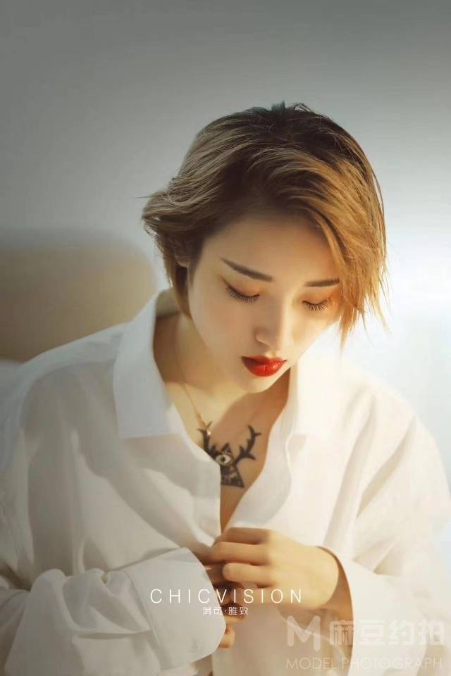 情绪模特