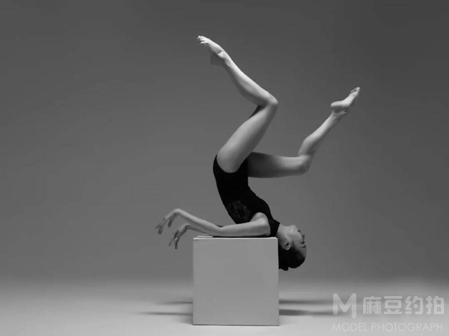 黑白模特