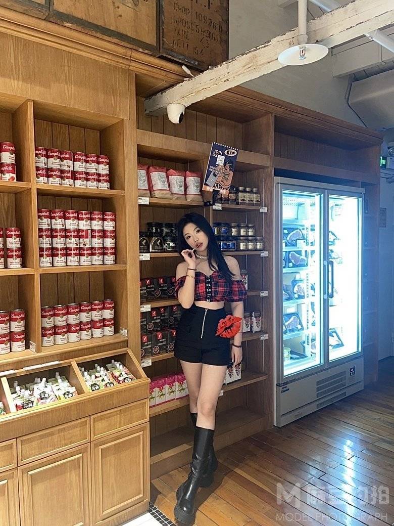 情绪模特