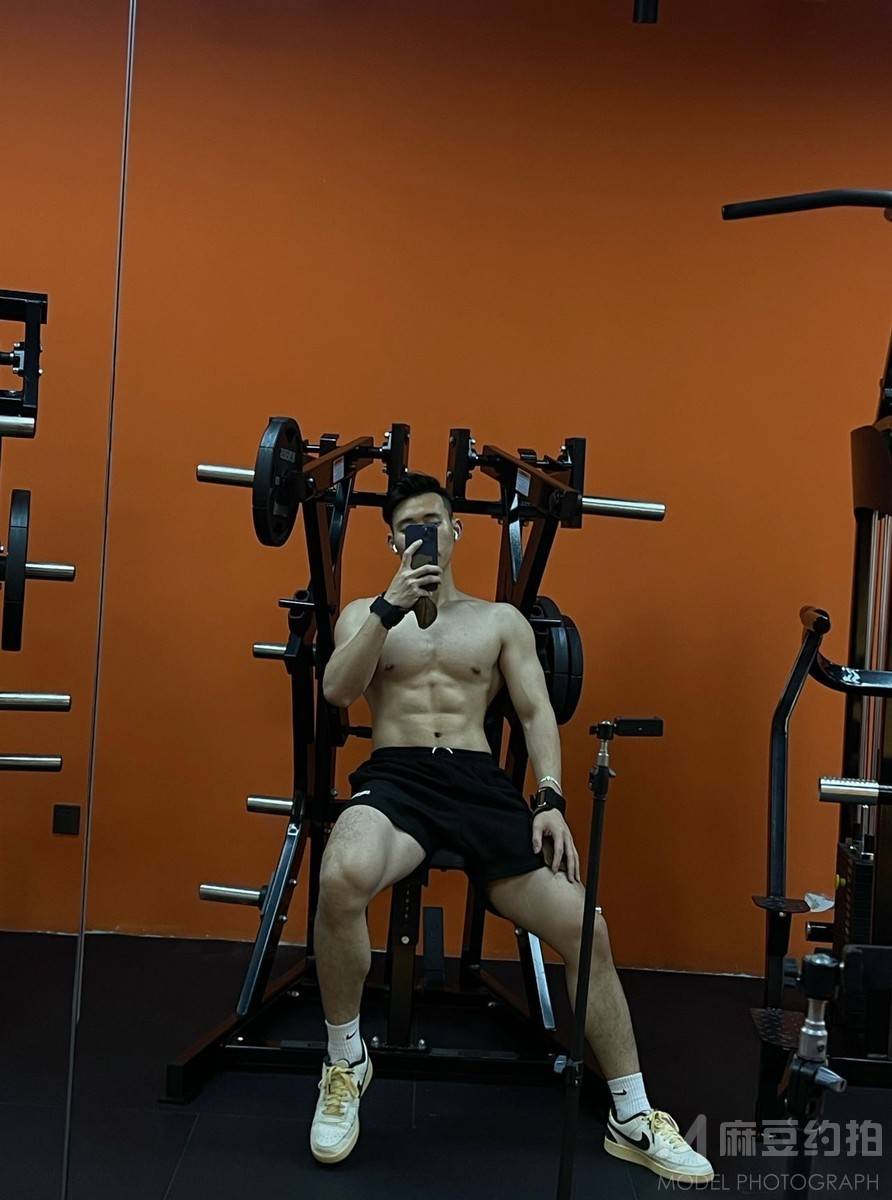 黑白模特