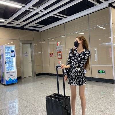 黑白模特