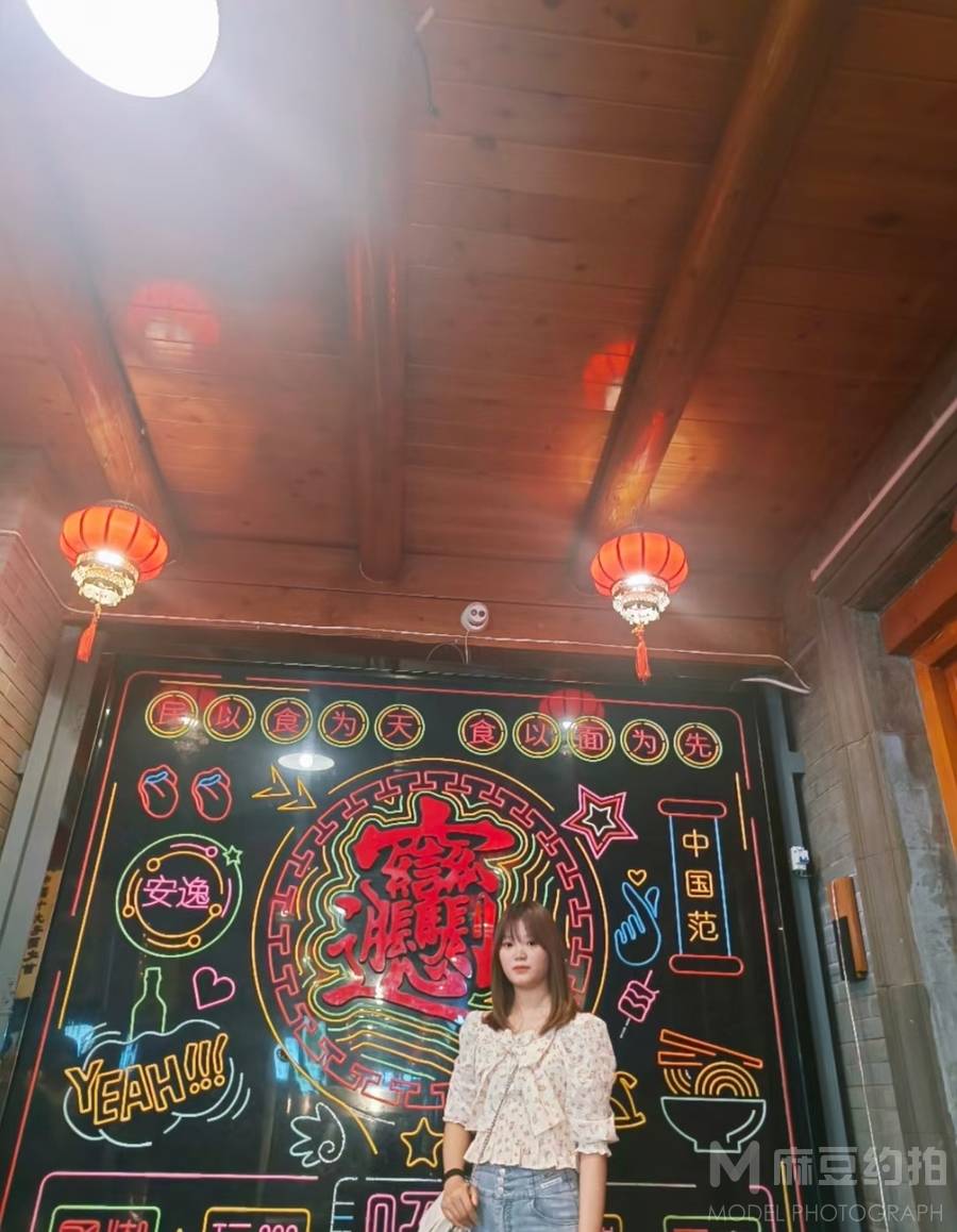情绪模特